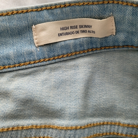 NWT Universal Thread Womens Plus Size Light Wash Distressed Raw Hem Skinny Jeans - Picture 10 of 16